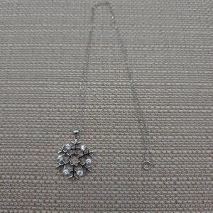 18 Inch Sterling Silver Snowflake Cubic Zirconia Gems Necklace A1680